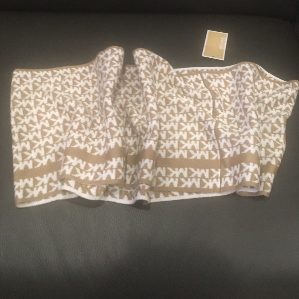 MICHAEL KORS INFINITY SCARF - Picture 6 of 7